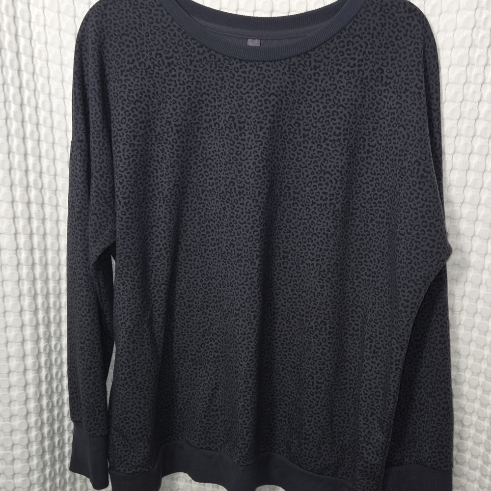 Mondetta Women's Dark Gray Patterned Crewneck Sweater